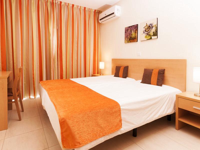 1558DE7298516E4E200304DBA8CD023B