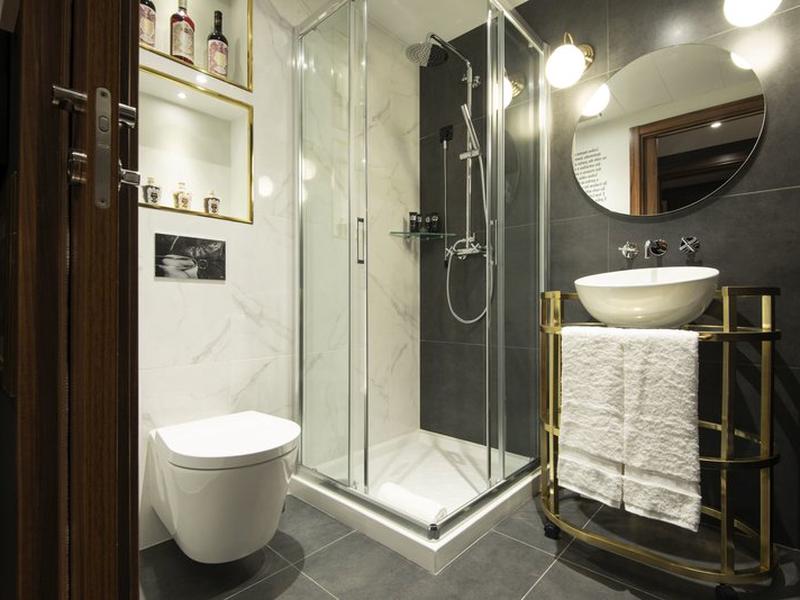 EFB5CD0242A0D19F1FBA388A31AE0803