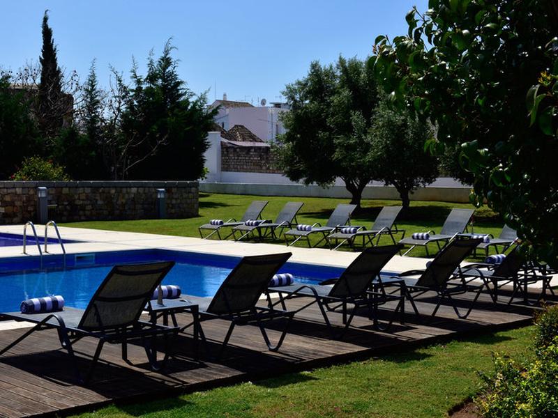 AFAE66CF40C74C7FB2549F506DE0F38B