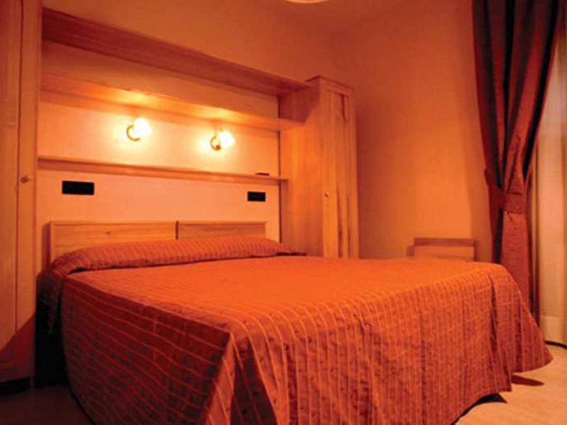 74AF2B22DE474F8B8185852657180F80