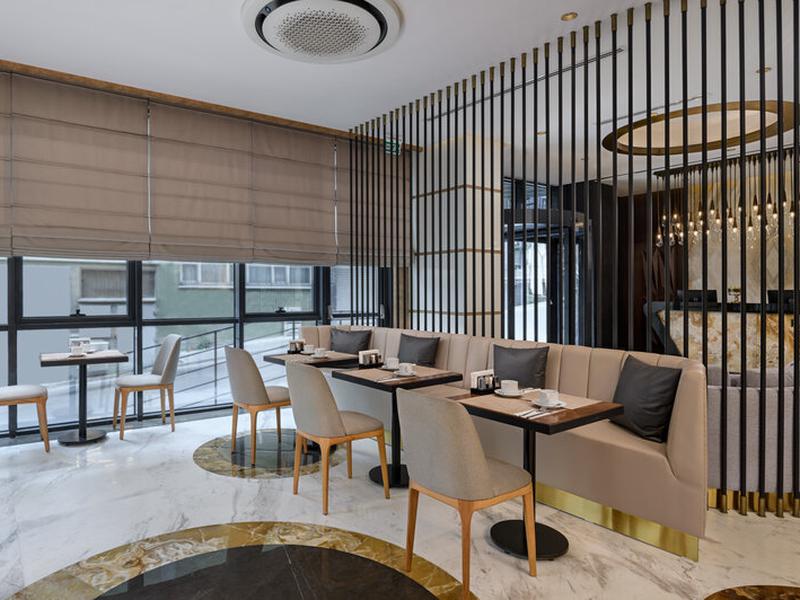 C2E53A58639F7B9158D4FA694525E667