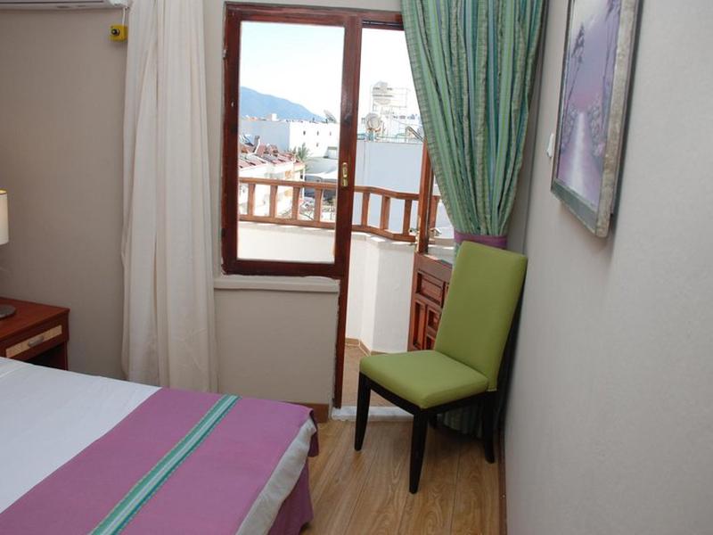 7AE56CDCF3703745D19C058B87B0A0FC