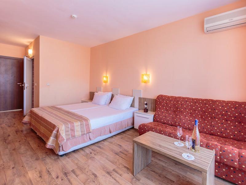 E9B2381F3B0149CB2A821CEE49C24631