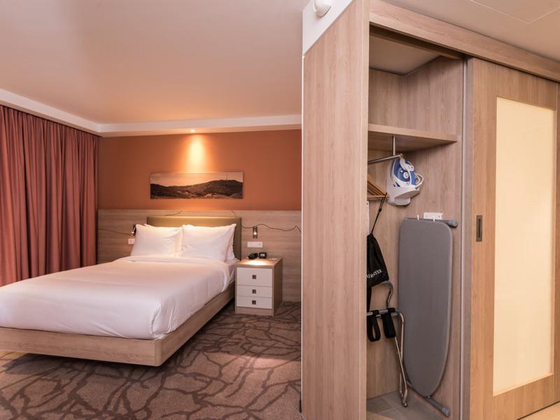 011EA64594678CF9FDF64786BD5F49B1