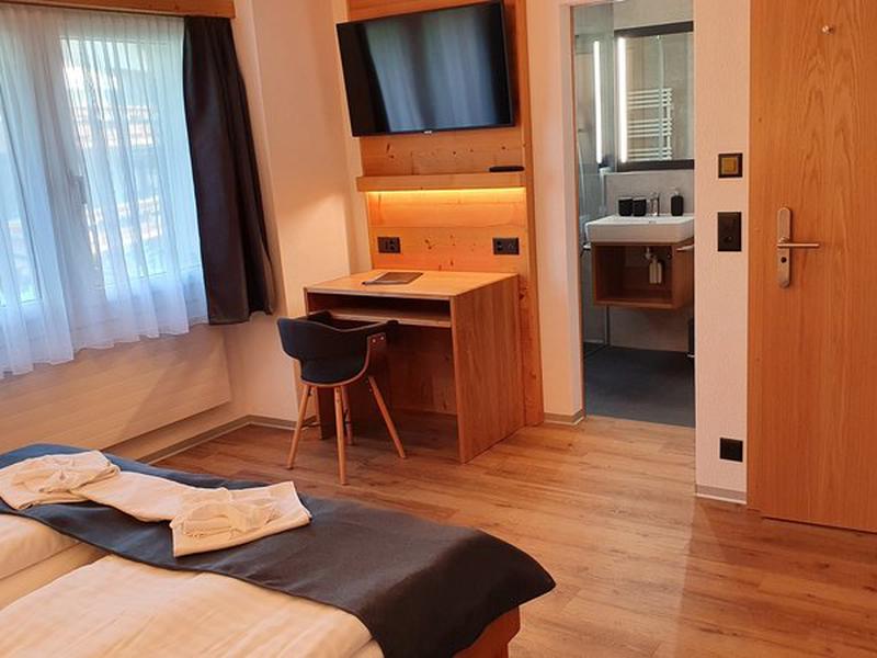 8350B123C964BF64BF3BDC7B60F048CF