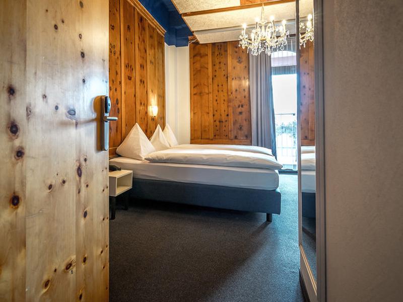 37B9AAB237C03A663DC96BB8152D5B8D