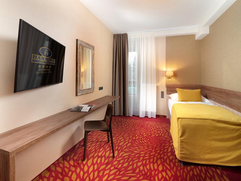 6A97C93B6E6F3B4DAD67955D73282B2E