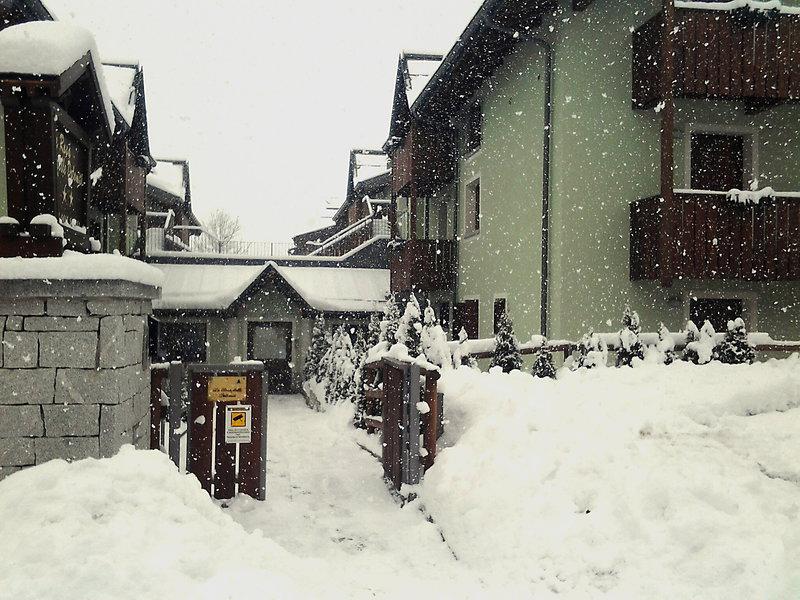 42E79E8E069BA7273211BCE155A2915D