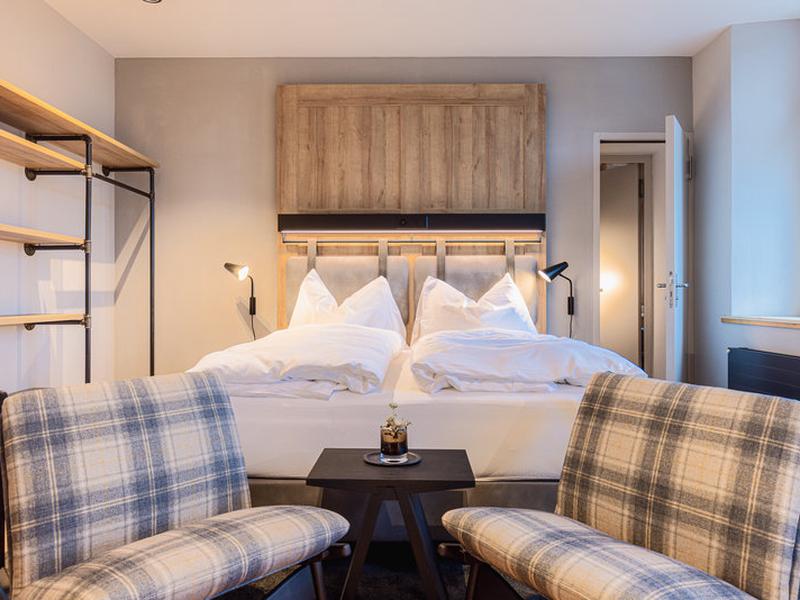 5CA77DCF1815625F6A0A97B9DBF88770