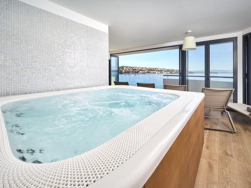 89677263EDA359BDD95E7D9E0D0816F6