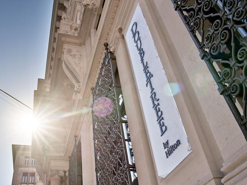 8857181762021905F45D81E7B8C27914