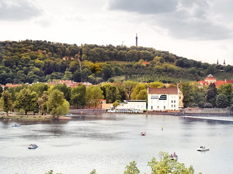 693B1CCAAE2A5690964AD83EE0C2D235