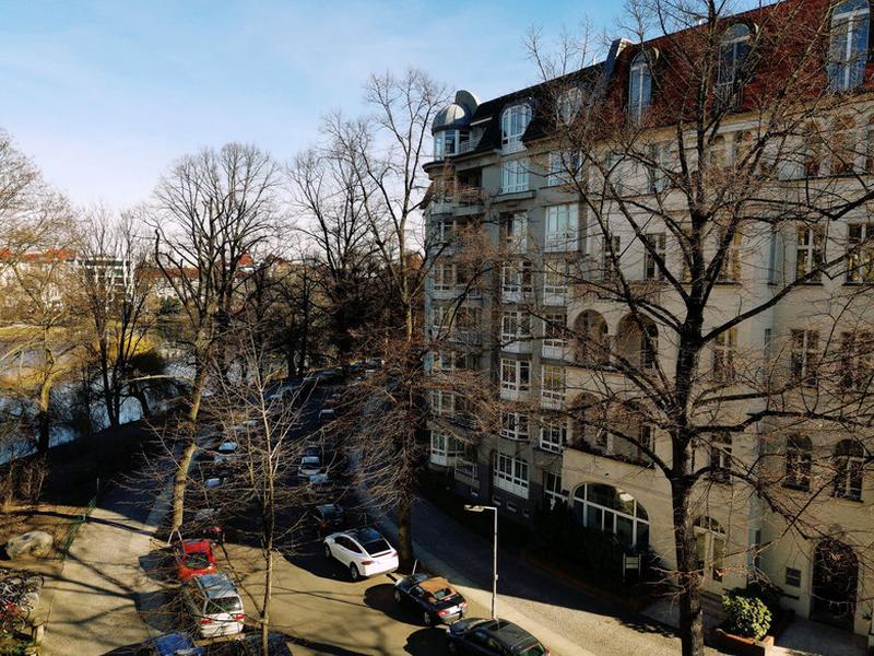 FF12499F4A6E7AD43B33772B1EBB664D