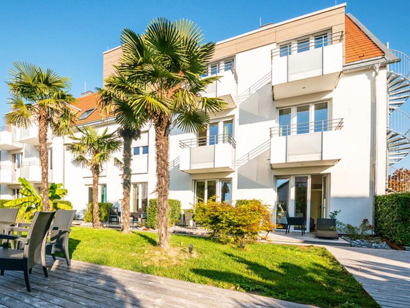 BD94CB8F644F7A7B0E5E3303AB9EFEEB