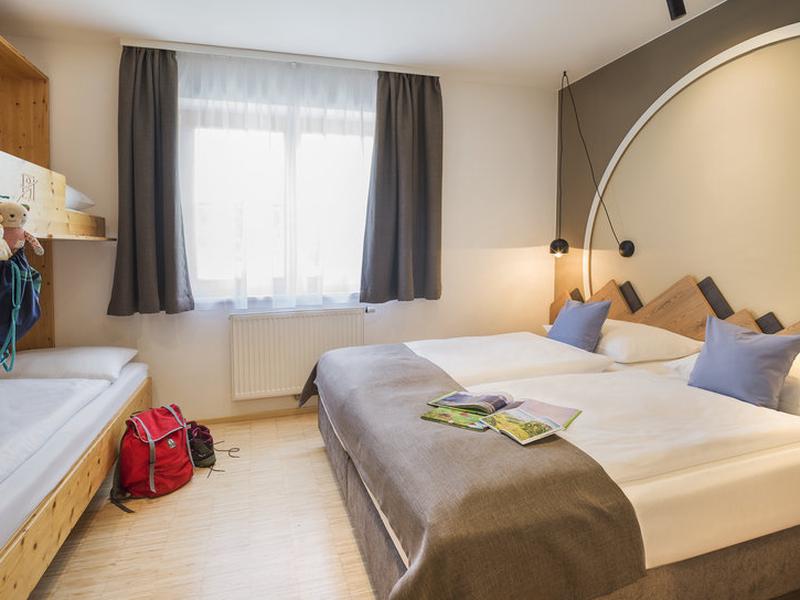 60B8D2E537F94CB6732292B92C82E2E7