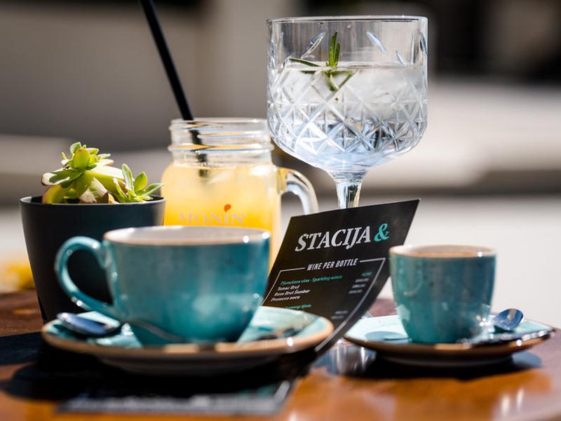 DCE2E1577799B998B08E898348344552