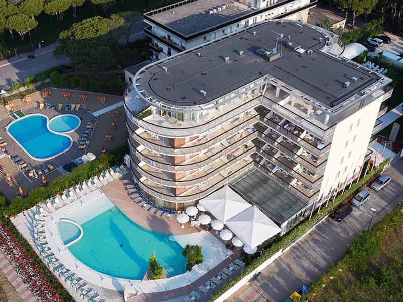 8EA802EE37B624AA26121D6751E1FD35