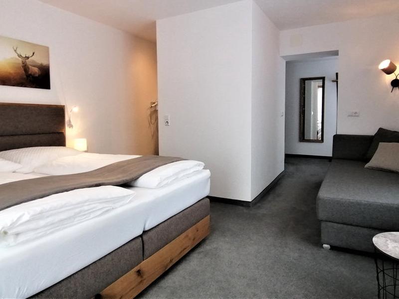 D81D123B57E686A6F70A36DC78B80F76