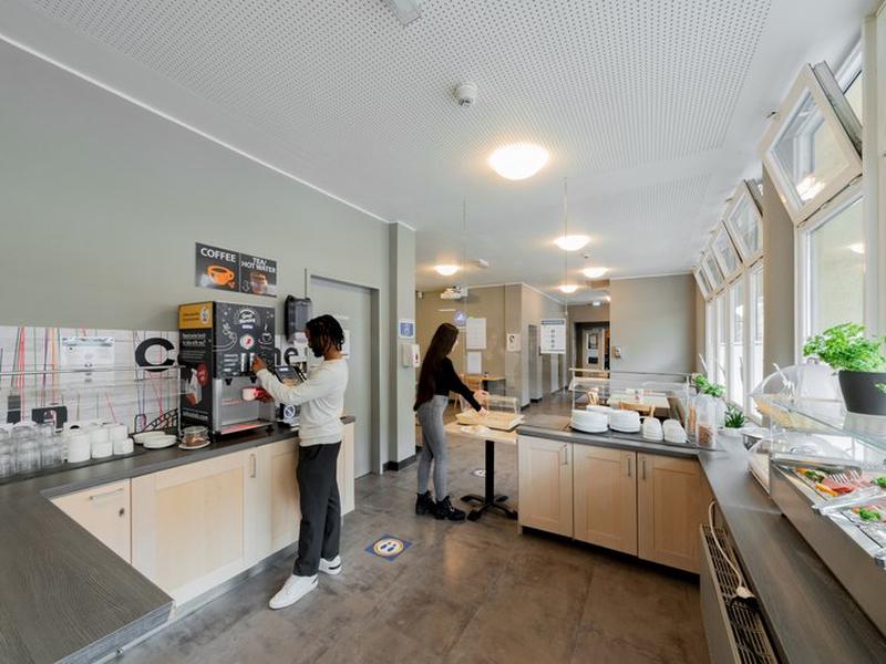 A925BF9B200E740FA6C1B830326D2A83