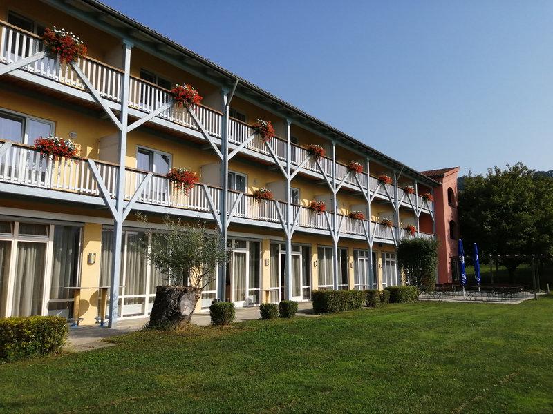 E48F271B78C7528330F920E4FC272C27