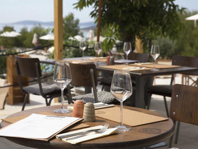 01CC0B811F56C3026C4F2E2C46E84FAA