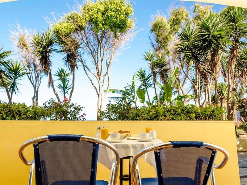 C3BBE18384AEBB4257B483B1A6454697