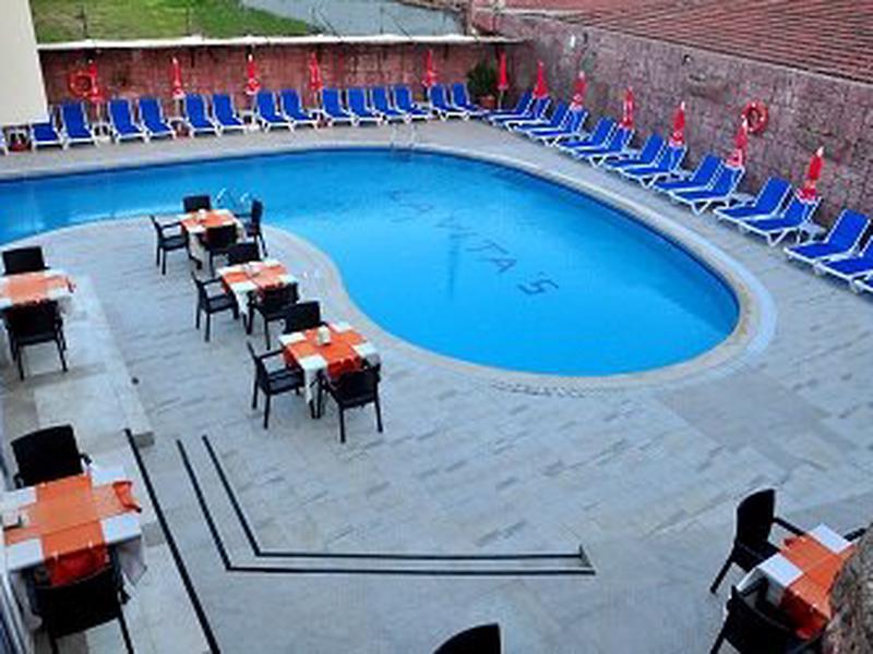 Lavitas Hotel