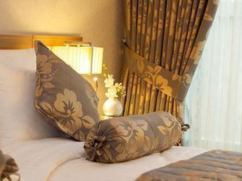 FE00DB24E7B04376F40C6AB69BE226E3