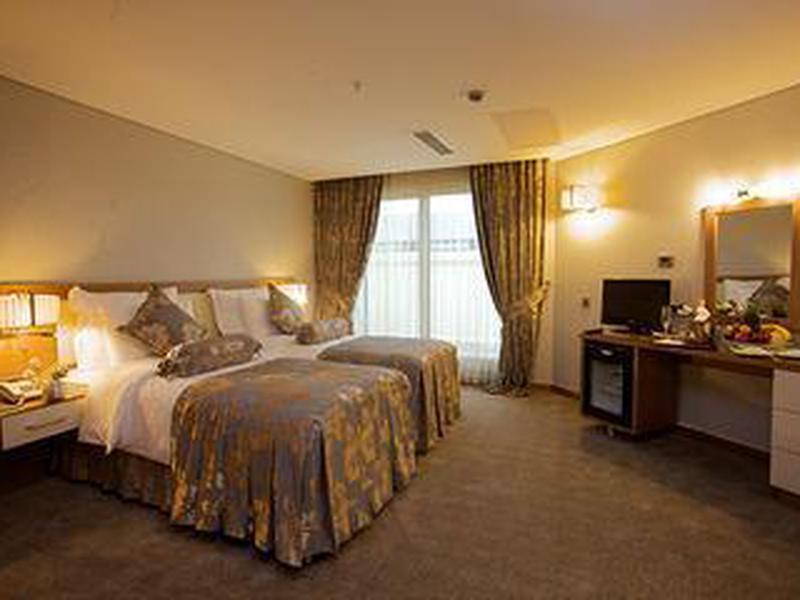 E1864400FE2E2C04D80AF153479C3CAA