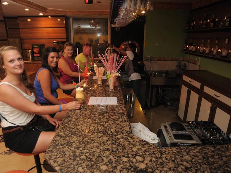 FADB87E3816301F0F2FD439446F8868B