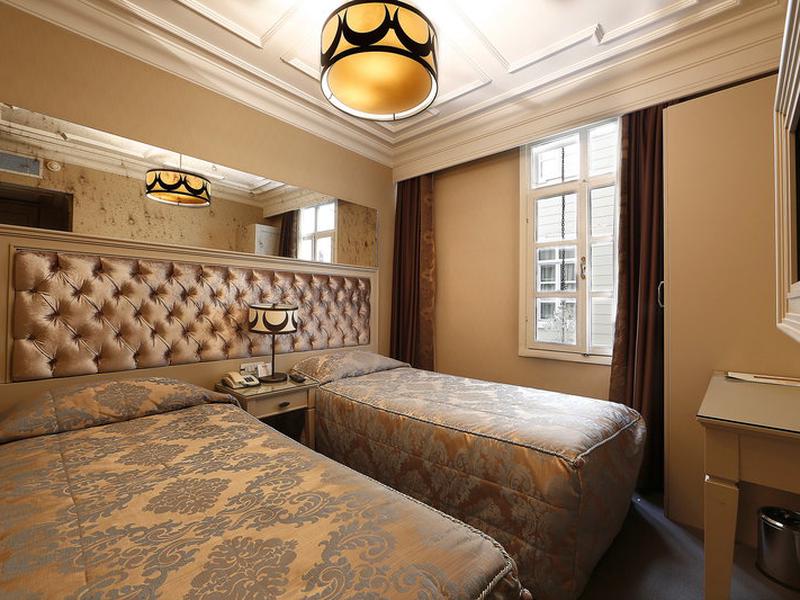 73EF09700C6D8193C2B112914F92C15E