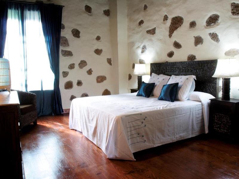 82F97EB37DB24B54FA985200308674F4