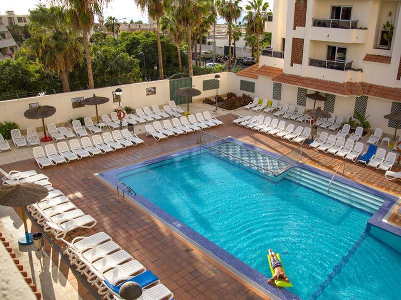 EF2D9B7F3F74E43A79E8FB2E9F9F49FC