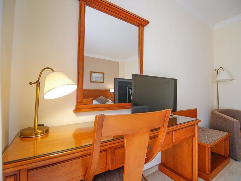 C43B404786E65379B4EE6C0FBC7BF95E