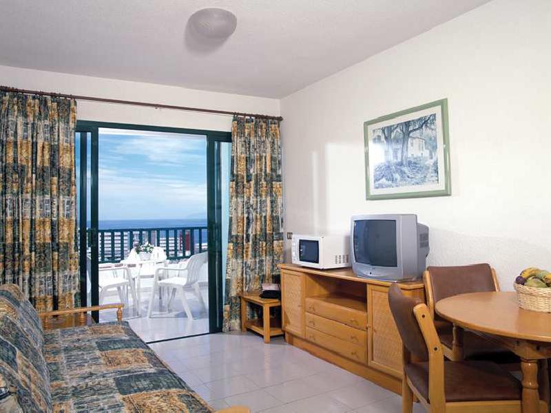 E178DFC1FCFD43B422E3E553D8A85932