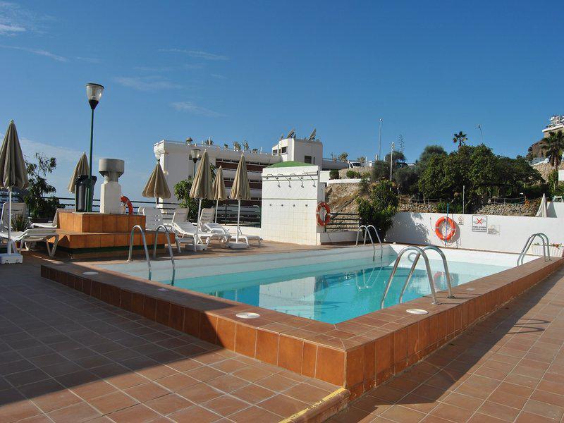 21B990F8785D93D9CB8764A13AC4932D