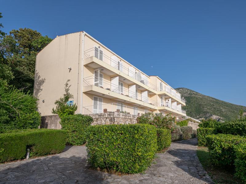 AA3C018F9339944D6F95C00E0A4EF6DE