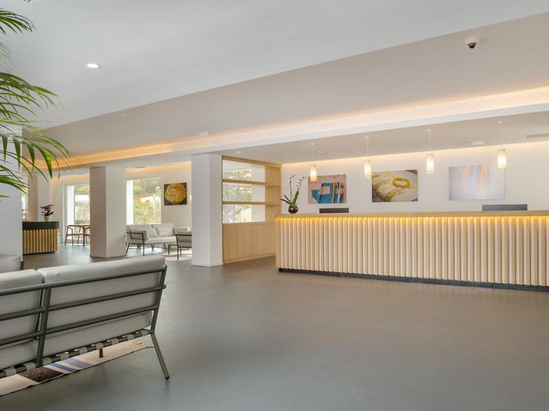 DA961BCF549105AA94AAD84182616642