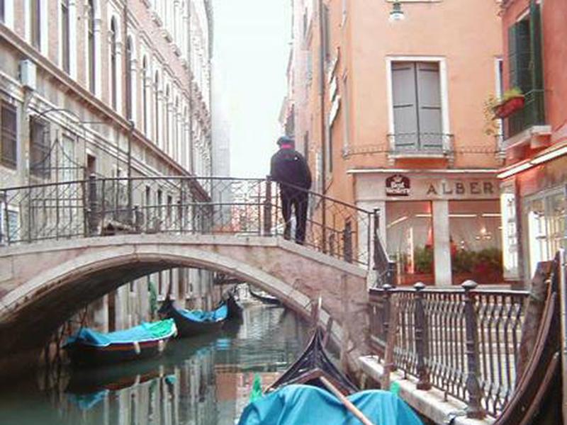 7D5C9301DD660F32D1CA88A4C53101EF