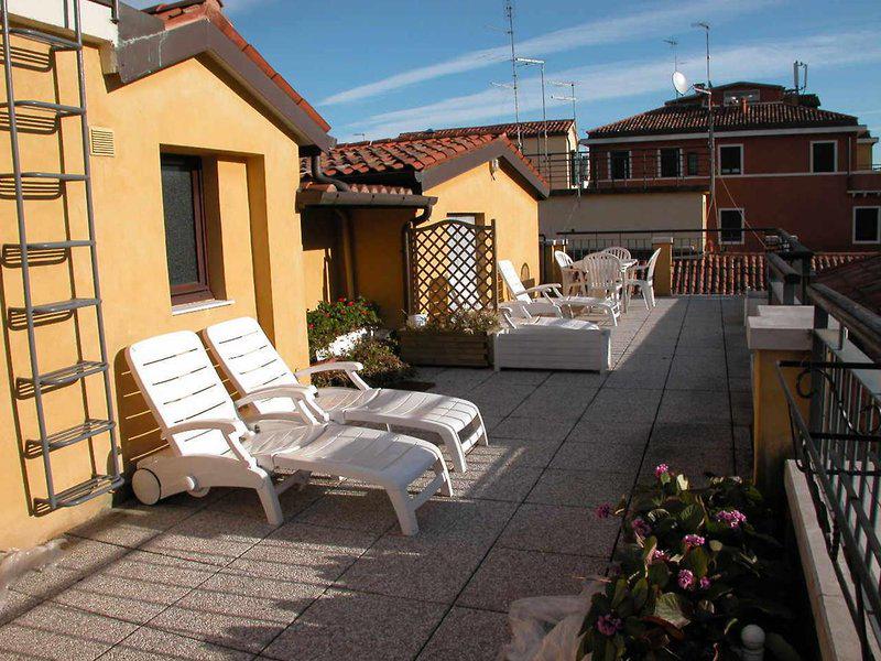 5826C4B7C3AA323FE9DB19833FBA6A17