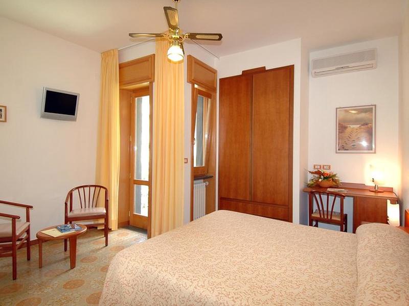 C2DFEAF596E354C482E3520C0FF8C7D5