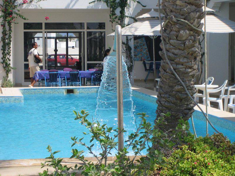 C1E4DF9A8B8C6C94776F8256641E7F40