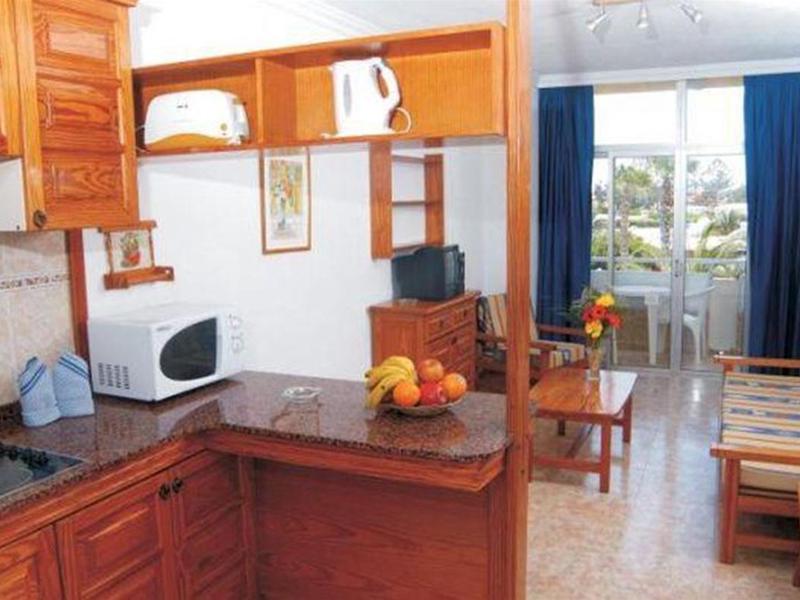 D11A39DB99CCBB8E7DB3735810F43642