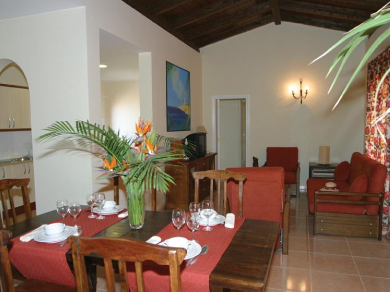 B4AA1EDD68DD4D6AB1263FDBD0C59236