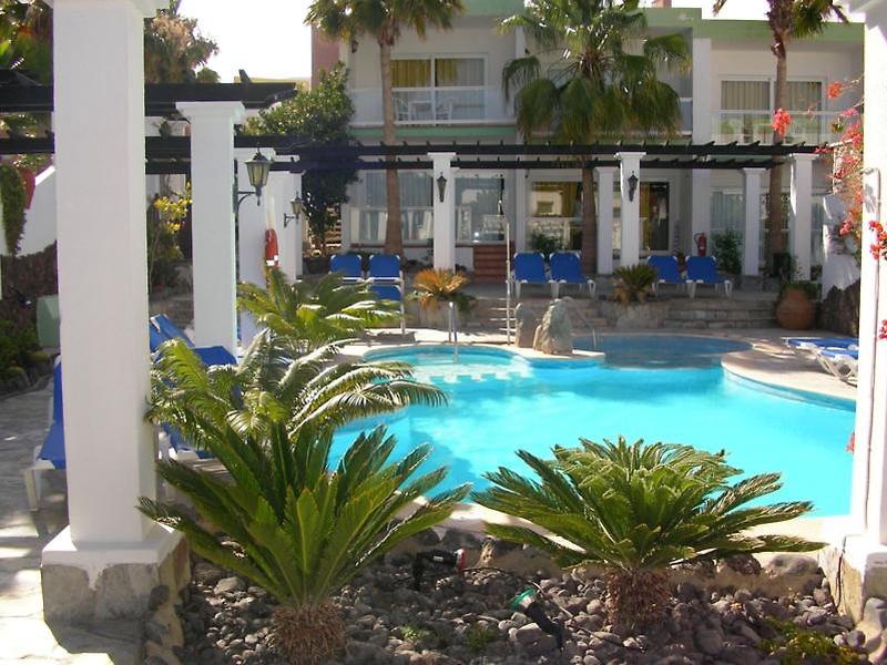 F7B48CFF480649418F27612518A6E495