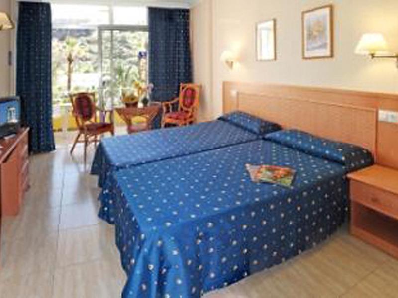 AEBA0A6952E66ACA4DD5FEED151BE581