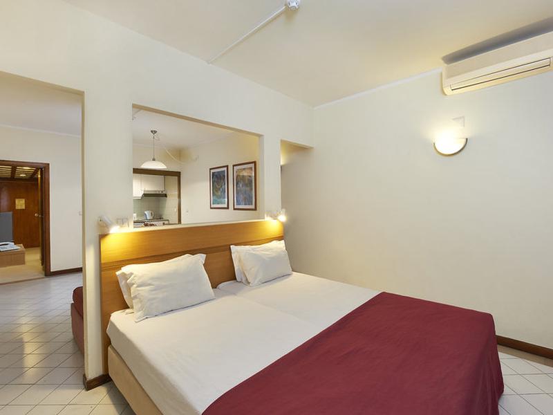 76DAC3FA5A394B5F17B416C3E267A439