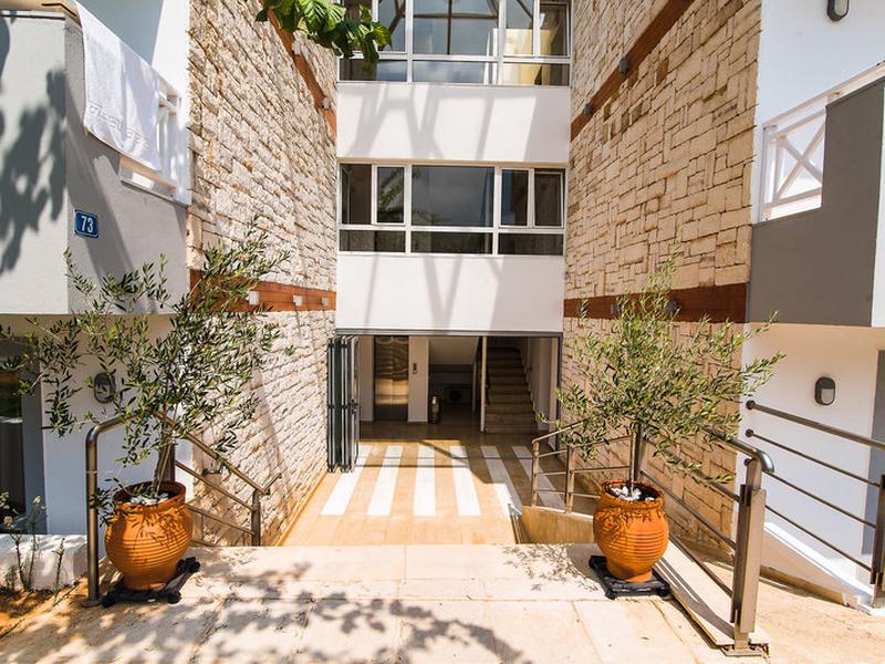 59942DA591E2A3B85D18DEDAAF564B4A