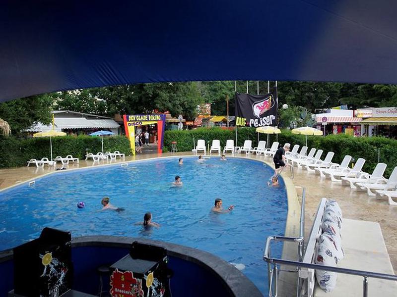 FB4DF11E0BEA193F0F500B2CDCF3648E