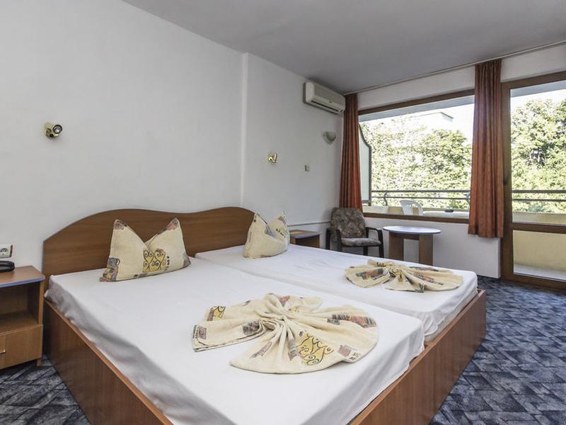 563FE703A3D60704D18D6C0D0CAEDFEF